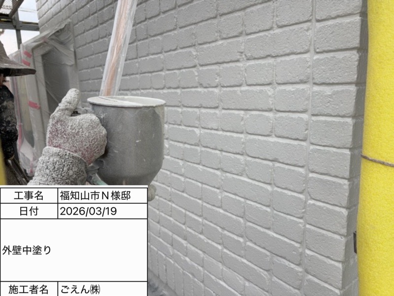 福知山市N様邸　外壁上塗り一回目　あと2工程